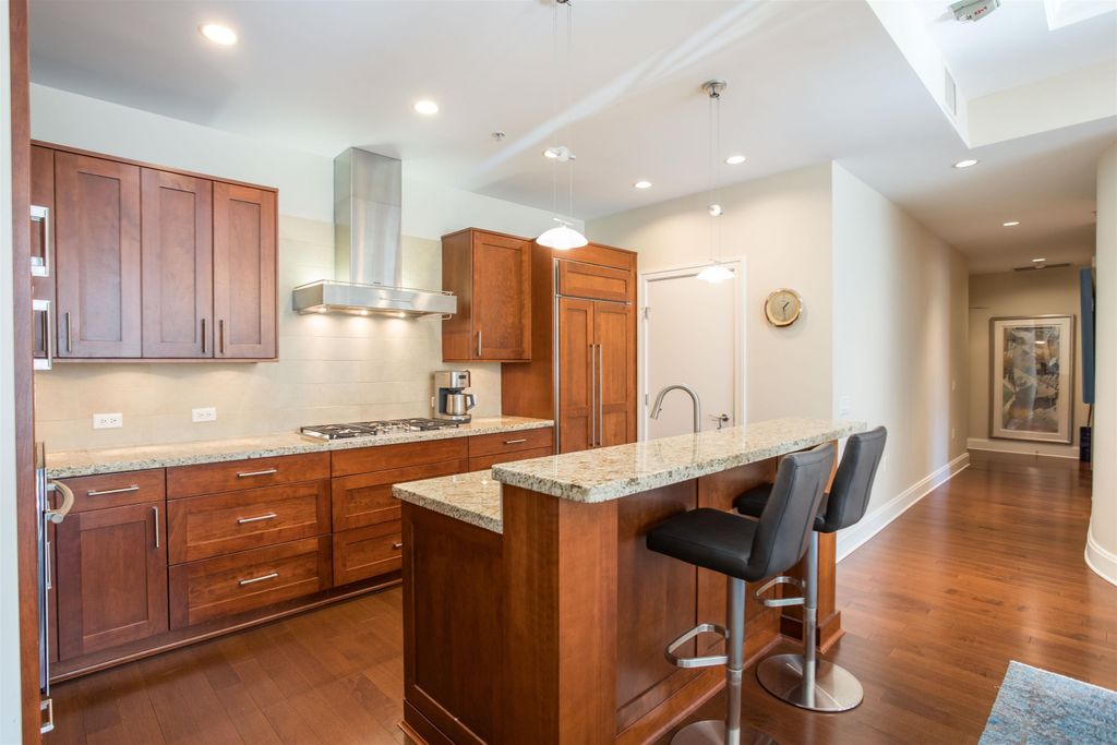 listing image 1101772446040853564