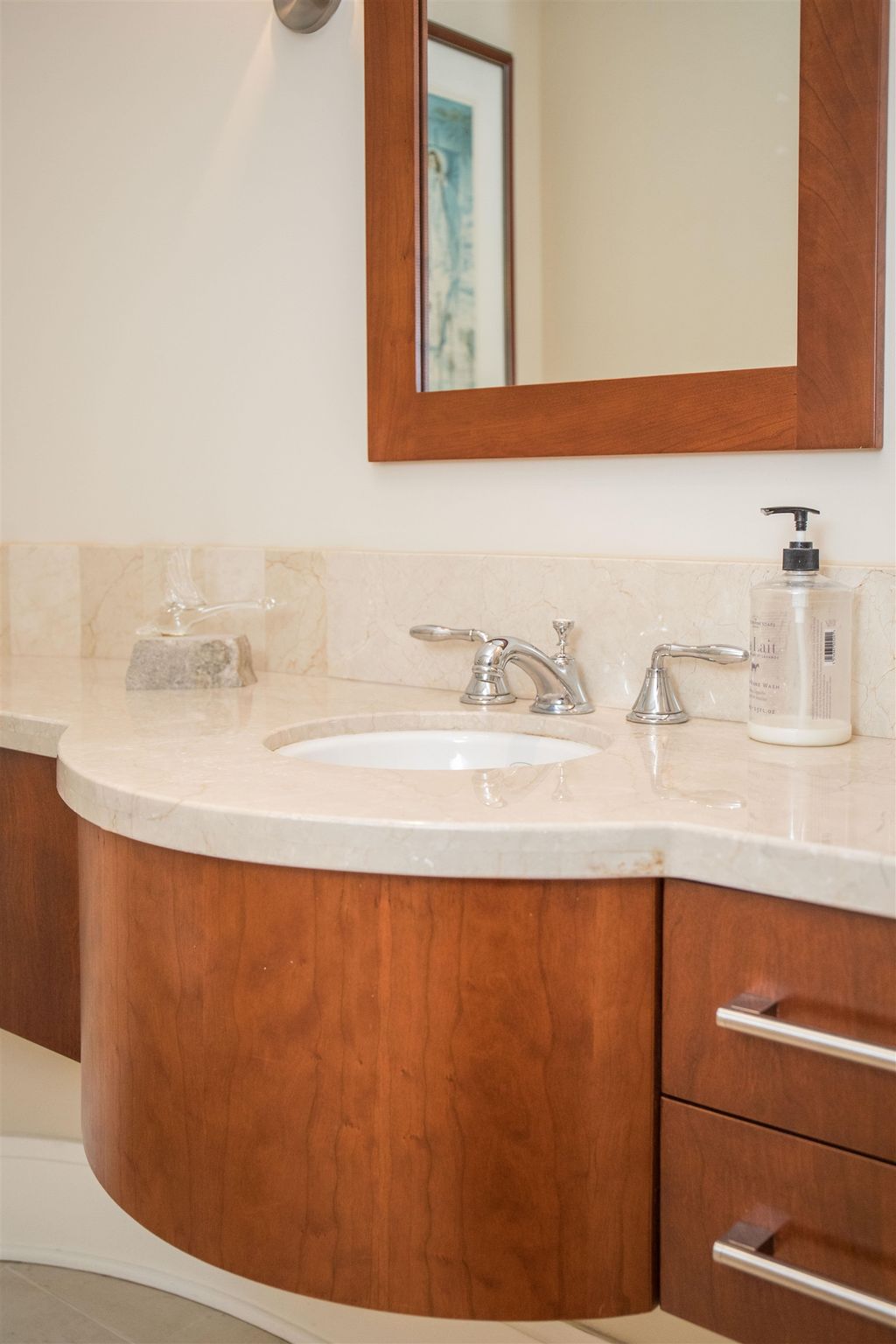 listing image 1103667694791835938