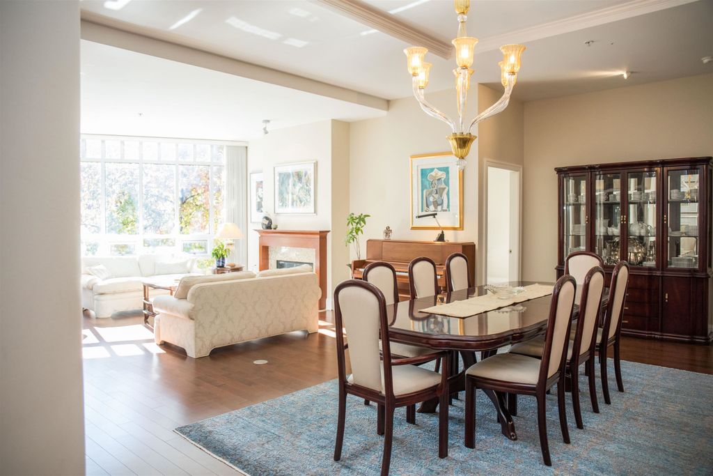 listing image 1104057394136859242