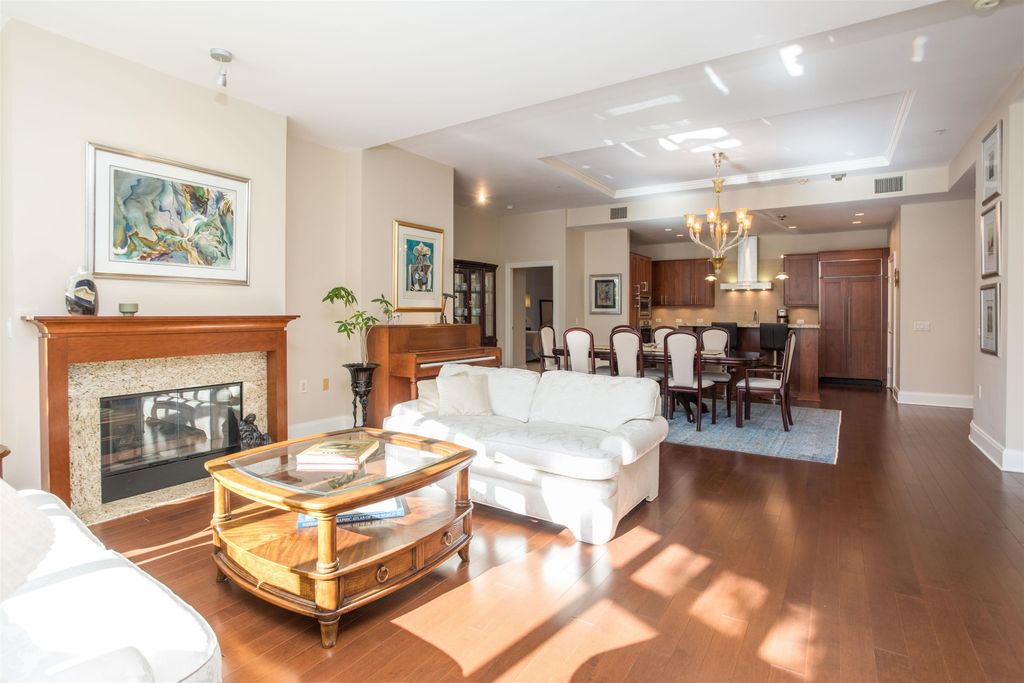listing image 1105683582360572661