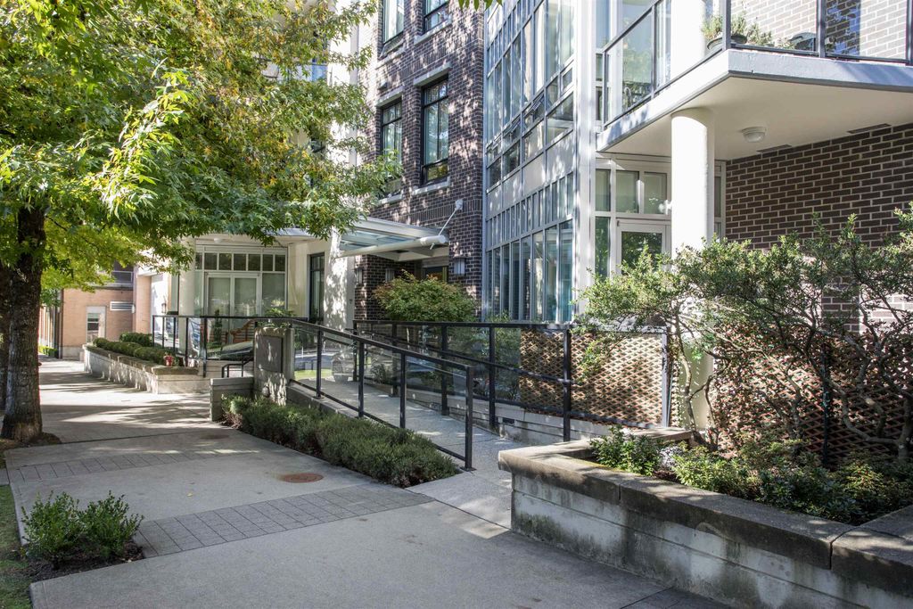 listing image 1104408349454002817