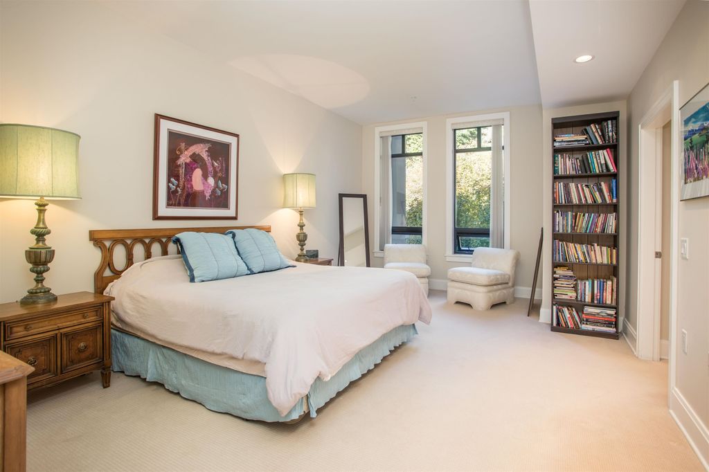 listing image 1103827663466658432