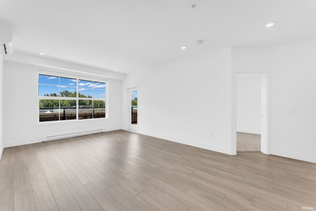 Photo of 22633 Selkirk Avenue #204, Maple Ridge, BC V2X 1C7 (MLS # R3145863)