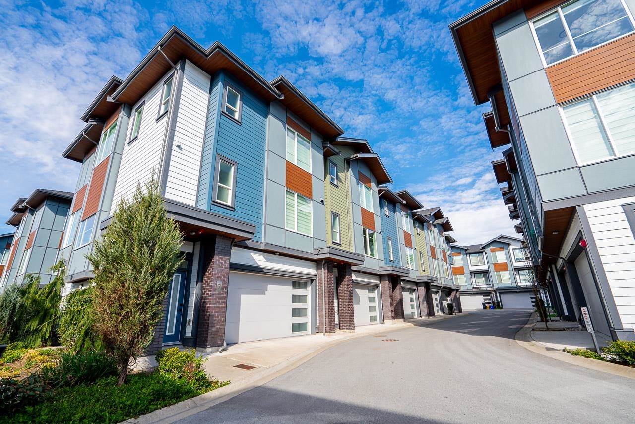 20763 76 Avenue 8