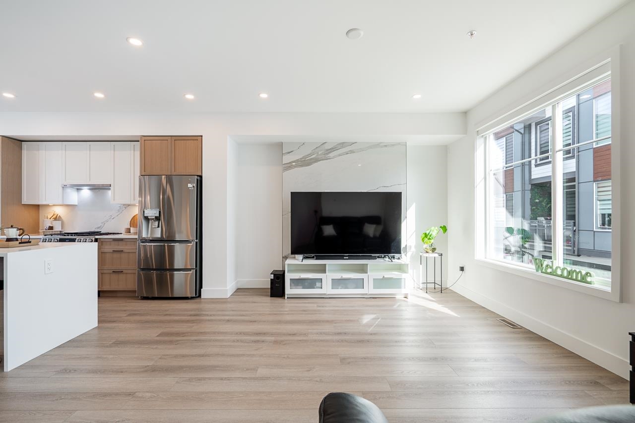 20763 76 Avenue 8