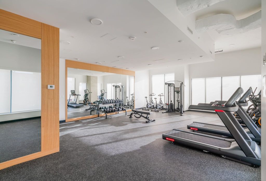 listing image 1104101715586987651