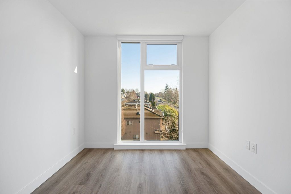 listing image 1103990181239233232