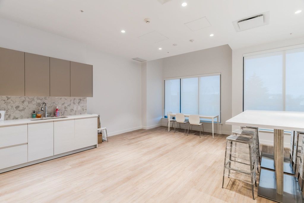 listing image 1105672167856996210