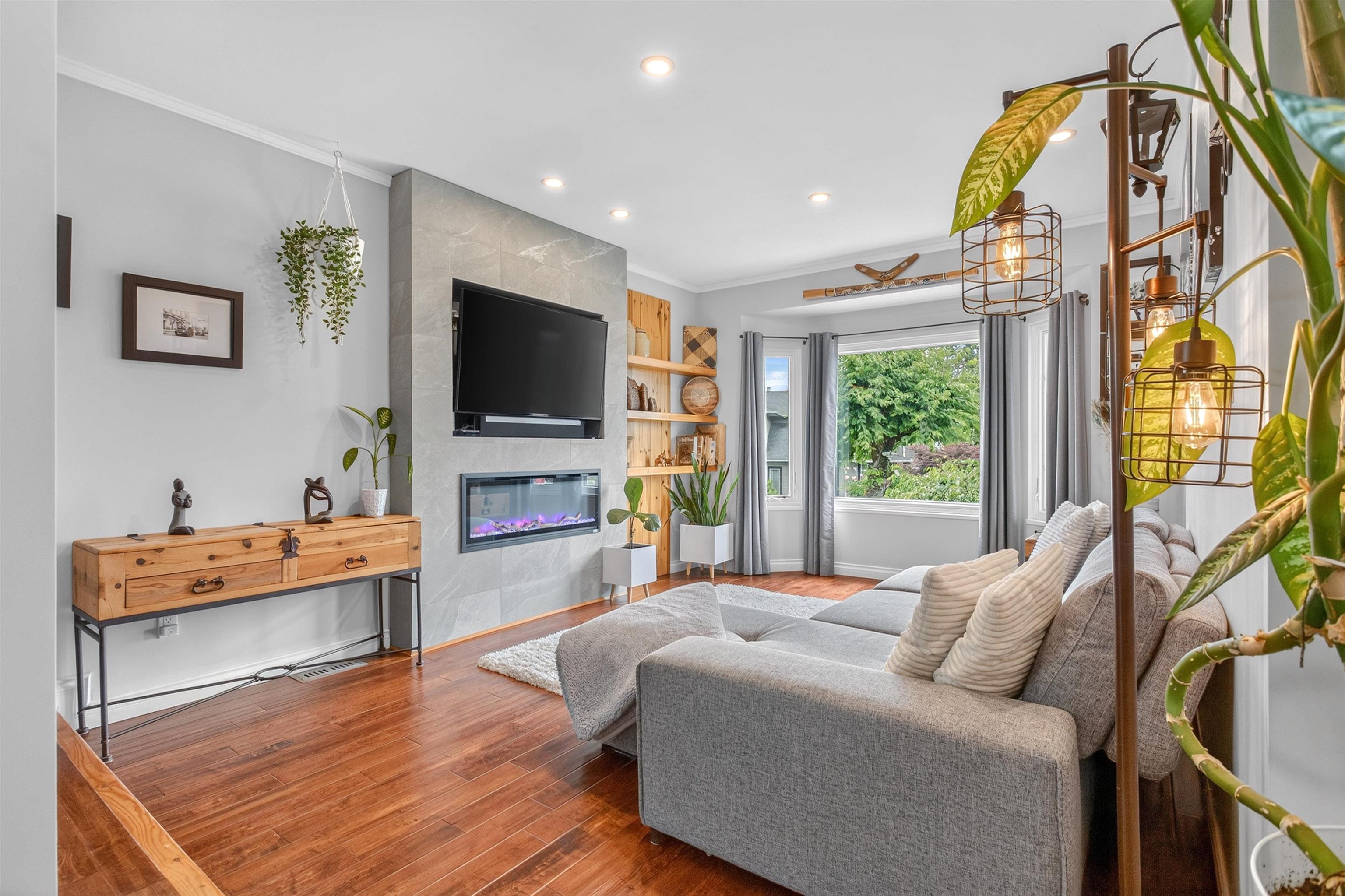 1167 Castle Crescent