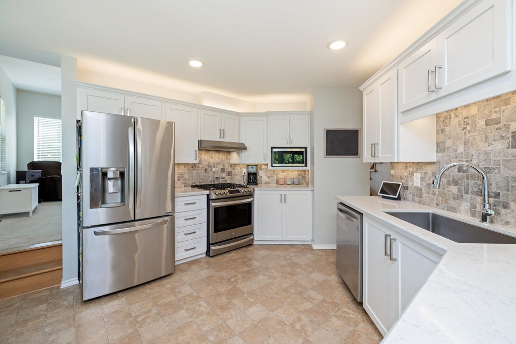 Photo of 45257 Raven Place, Chilliwack, BC V2R 2X1 (MLS # R3132459)