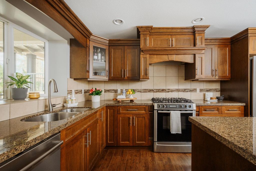 listing image 1101923003111436860