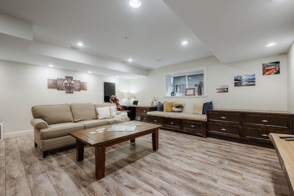 listing image 1104477313232788144