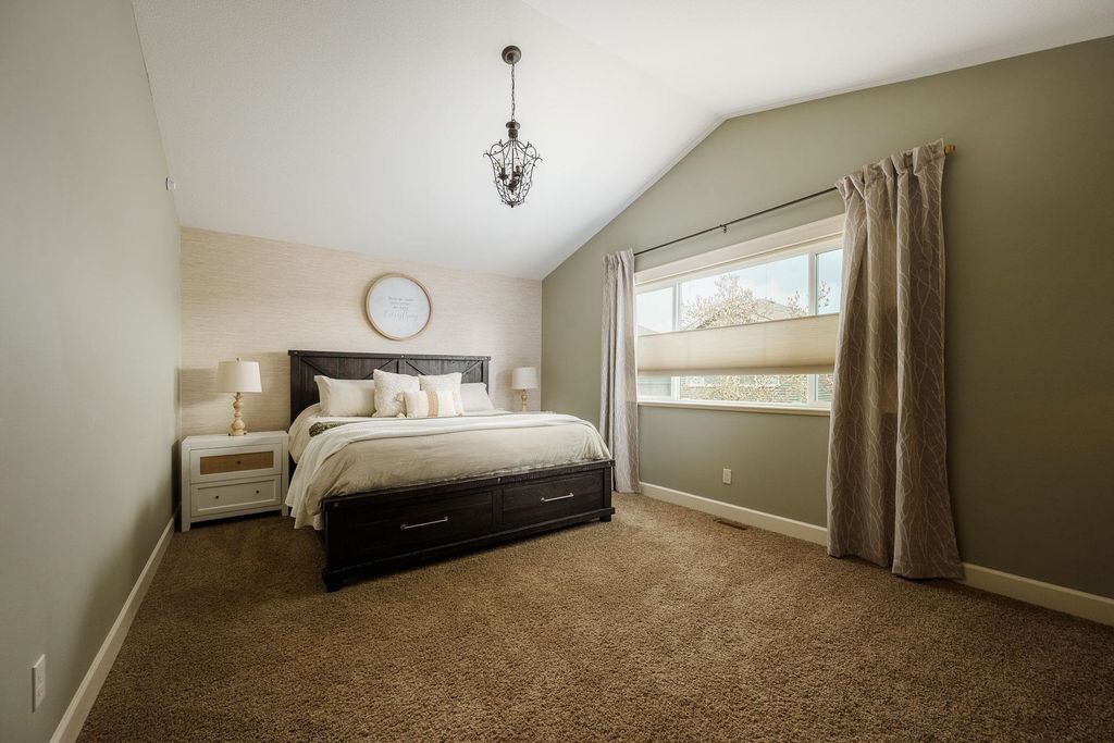 listing image 1104558687154747135