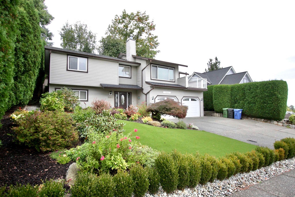 Photo of 35807 Sunridge Place, Abbotsford, BC V3G 1E5 (MLS # R3171705)