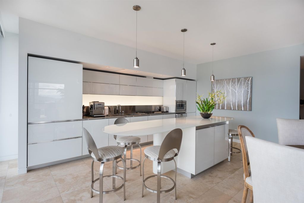listing image 1102910926527799101