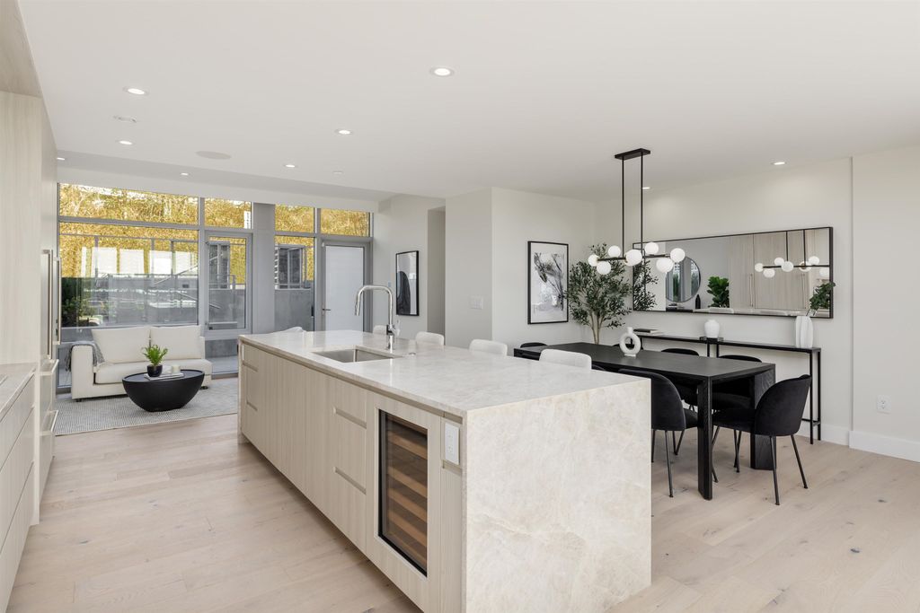 listing image 1102848521981171647
