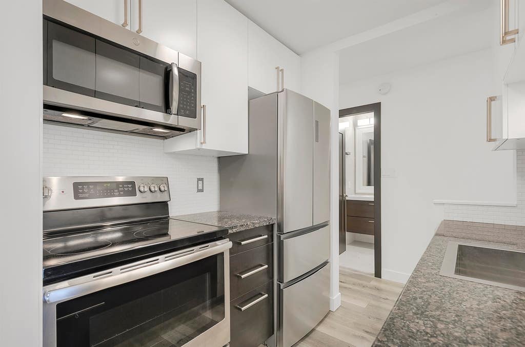 302-170 E 3RD STREET