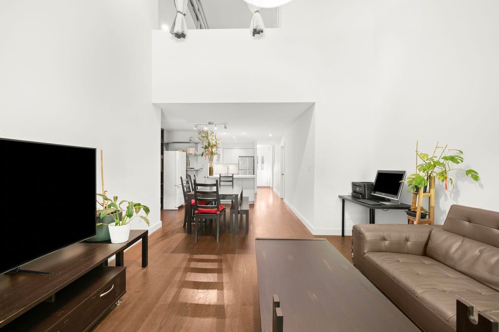 listing image 1106565290619425797