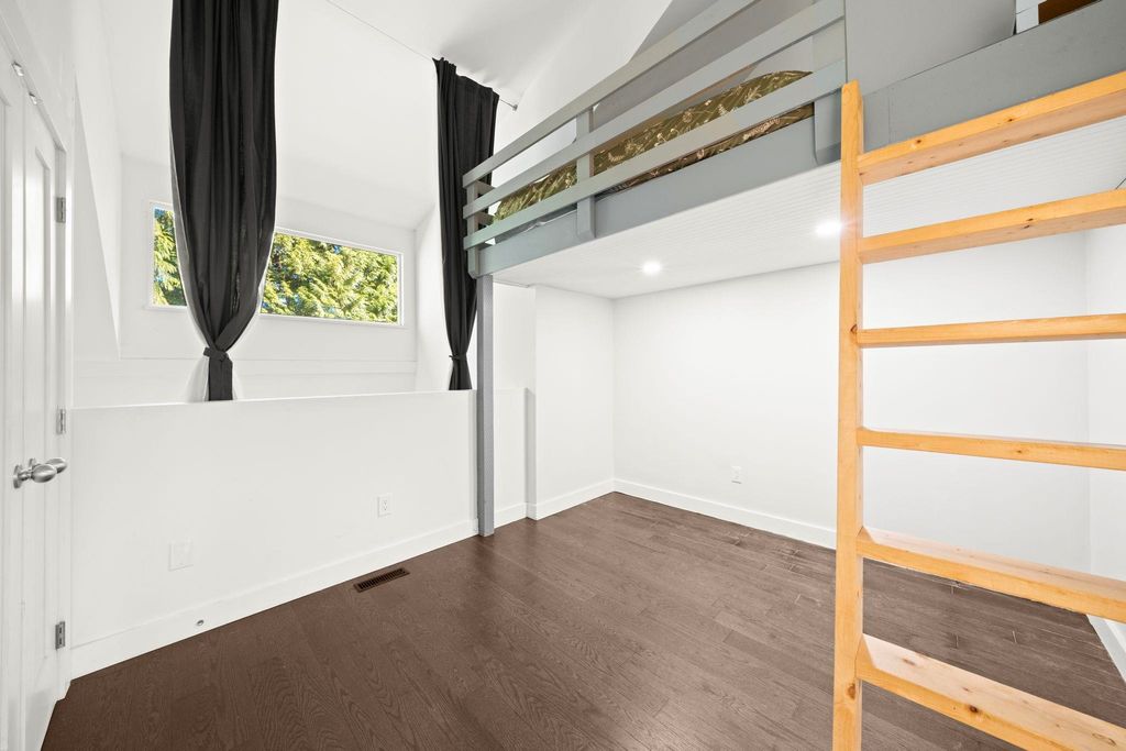 listing image 1104016385319926479