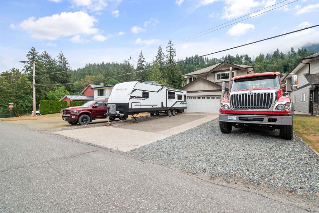 listing image 1100435777558426691