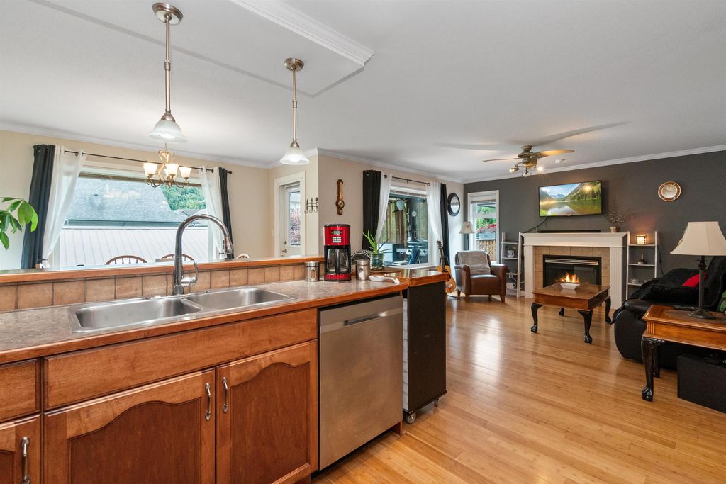 listing image 1104632159175382101