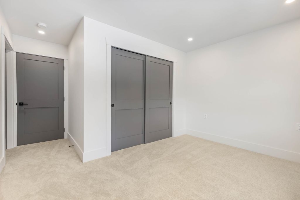 listing image 1104646489856646522