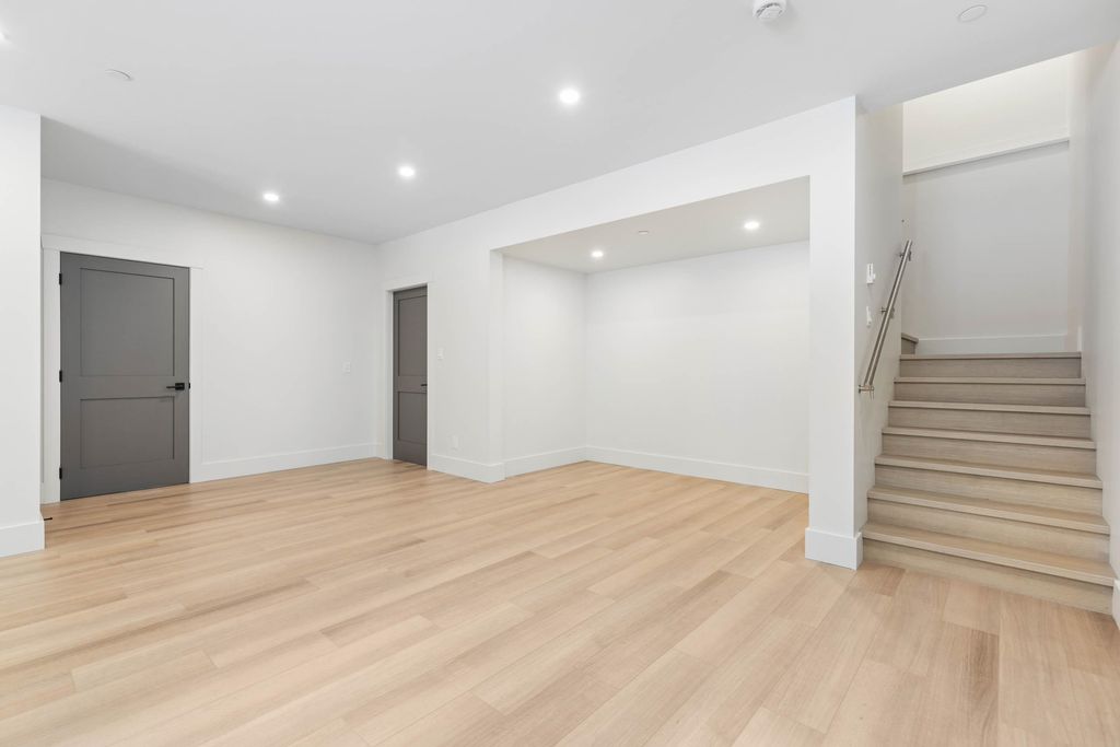 listing image 1105682028554889919