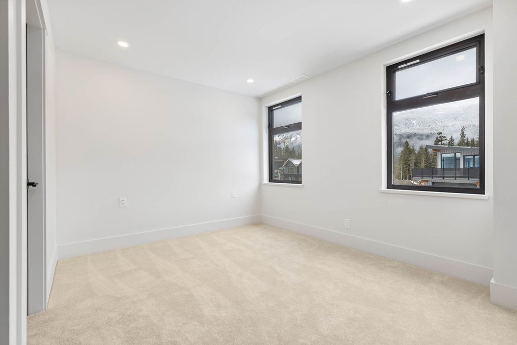 listing image 1106790378084048832