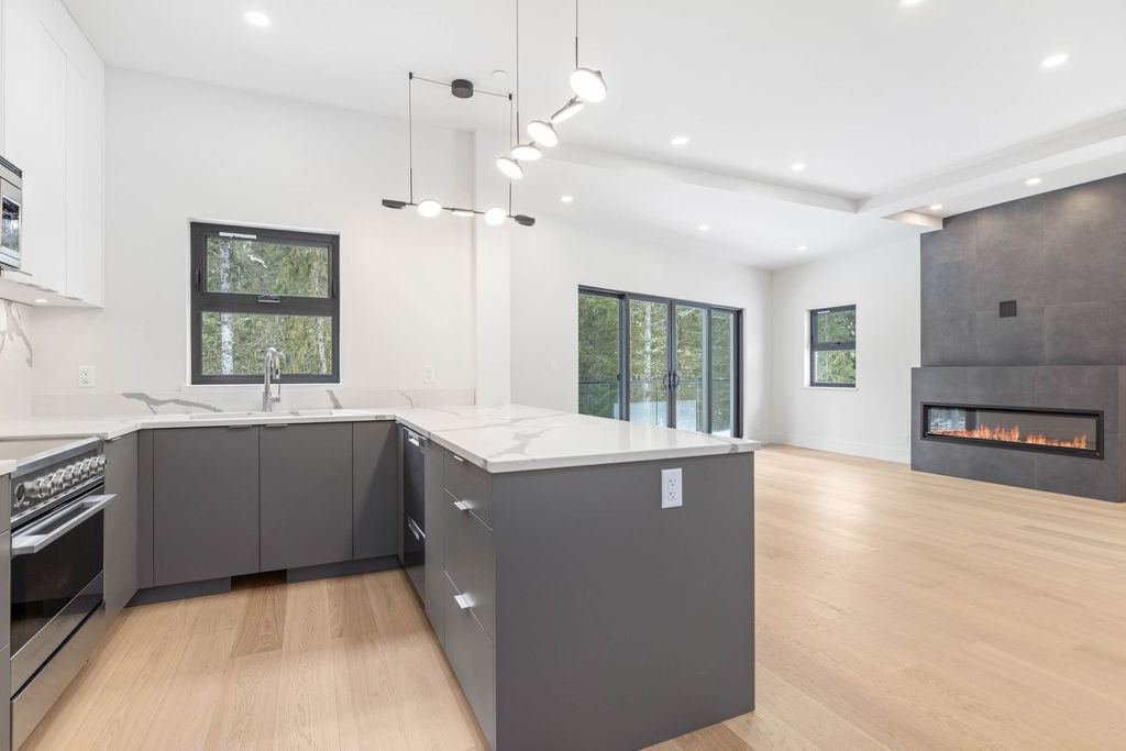 listing image 1104772983839841938