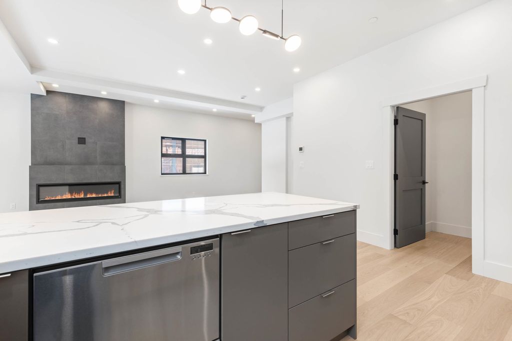 listing image 1106251902180082551
