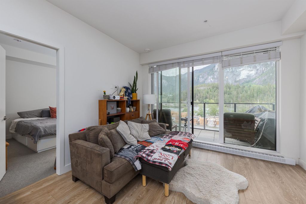 listing image 1108263011292403646