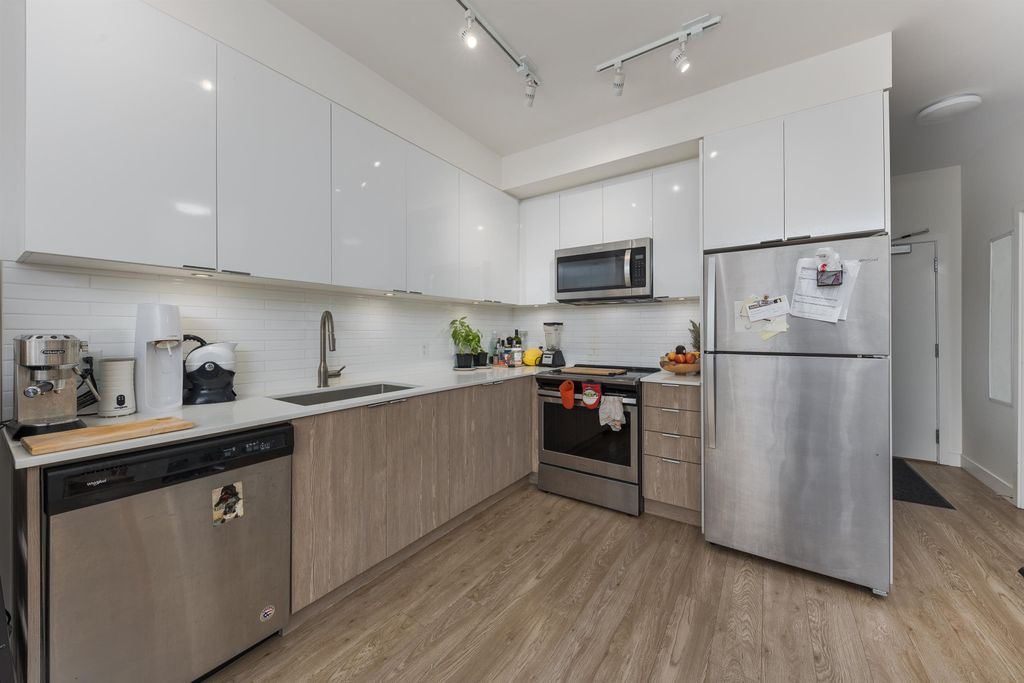listing image 1106213095788617504