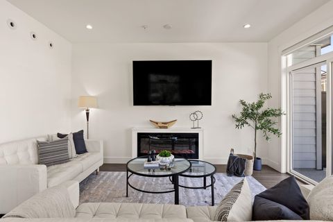 22334 48 Avenue 26 Langley BC V3A 3N5