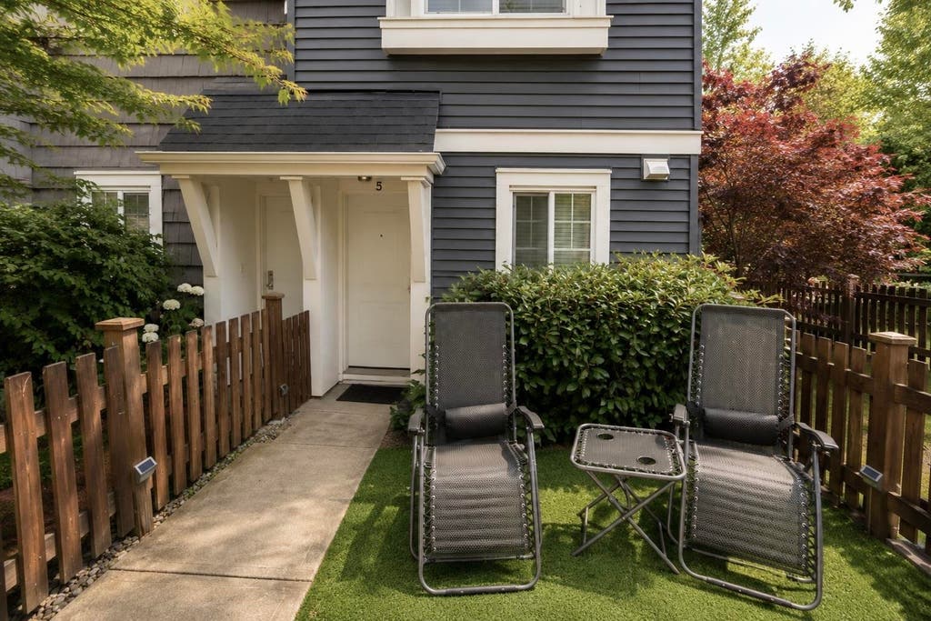 Photo of 19128 65 Avenue #5, Surrey, BC V4N 6P2 (MLS # R3148294)