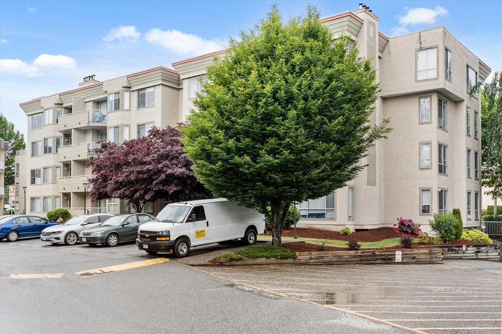 Photo of 32830 George Ferguson Way #233, Abbotsford, BC V2S 7K1 (MLS # R3128252)
