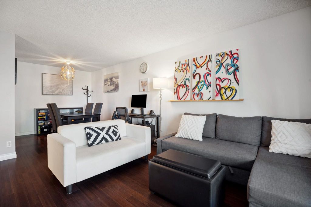 listing image 1100128073064095294