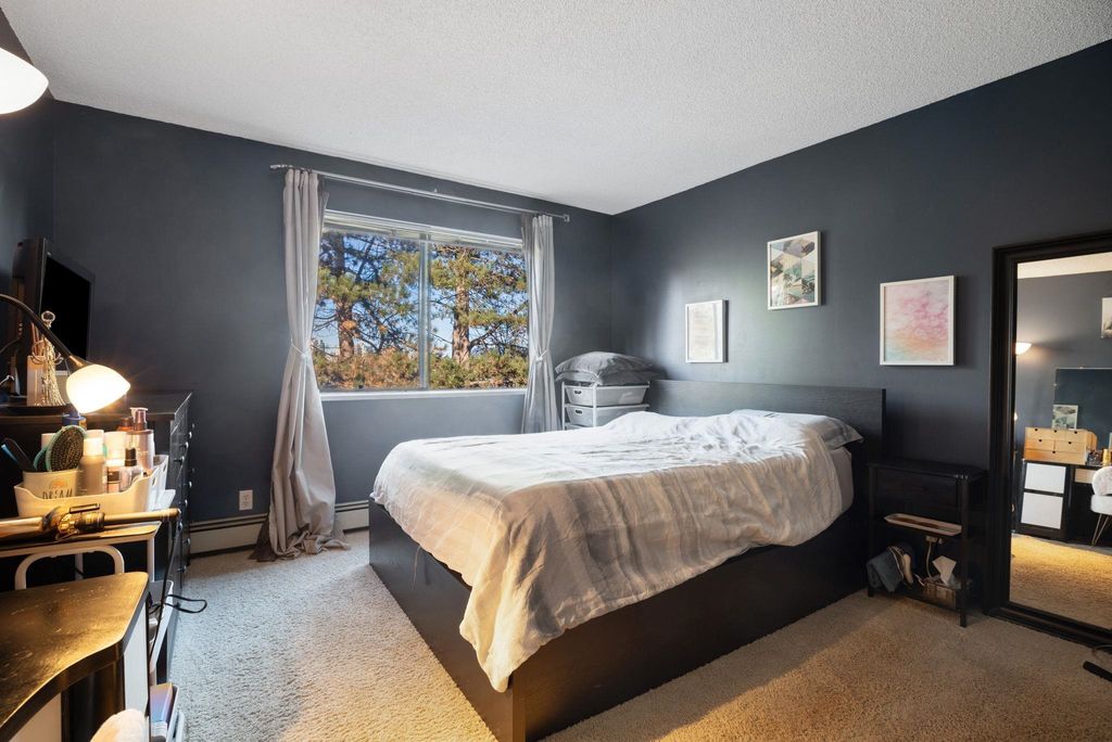 listing image 1106089657206264370