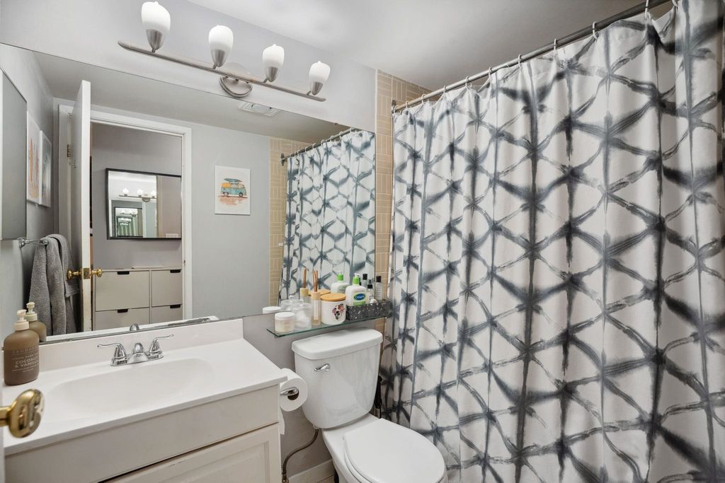 listing image 1106891390134250622