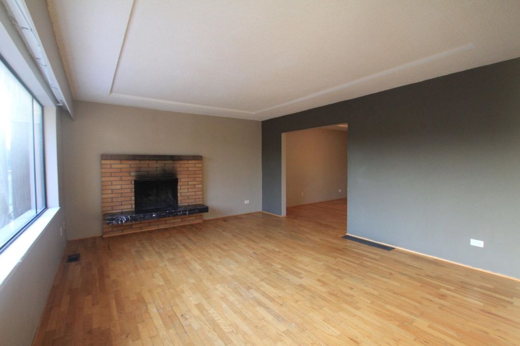 listing image 1109937879657185985