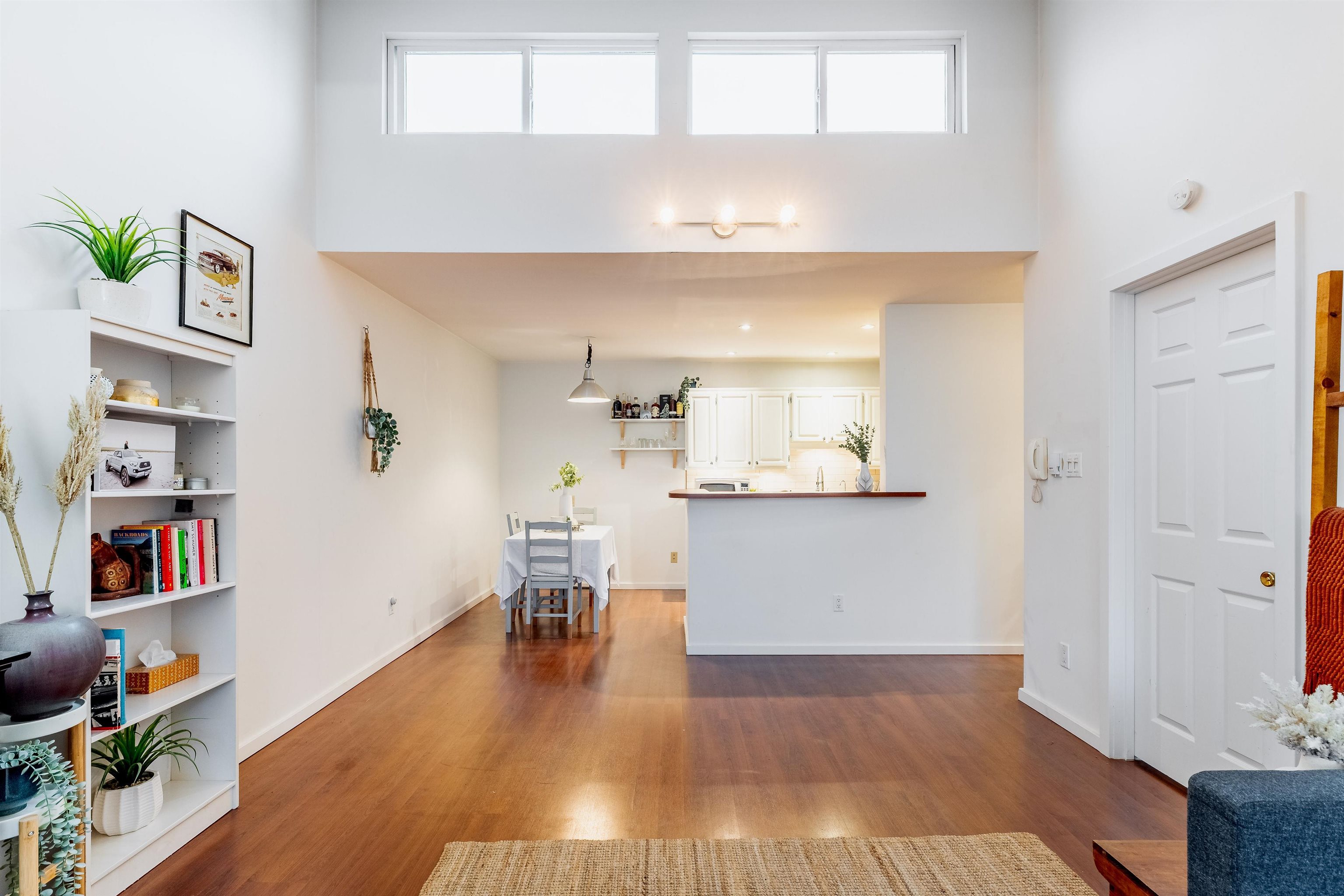 206 E 15th Street 319