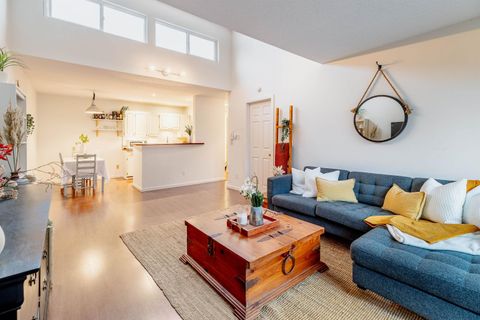 206 E 15th Street 319 North Vancouver BC V7L 2R3