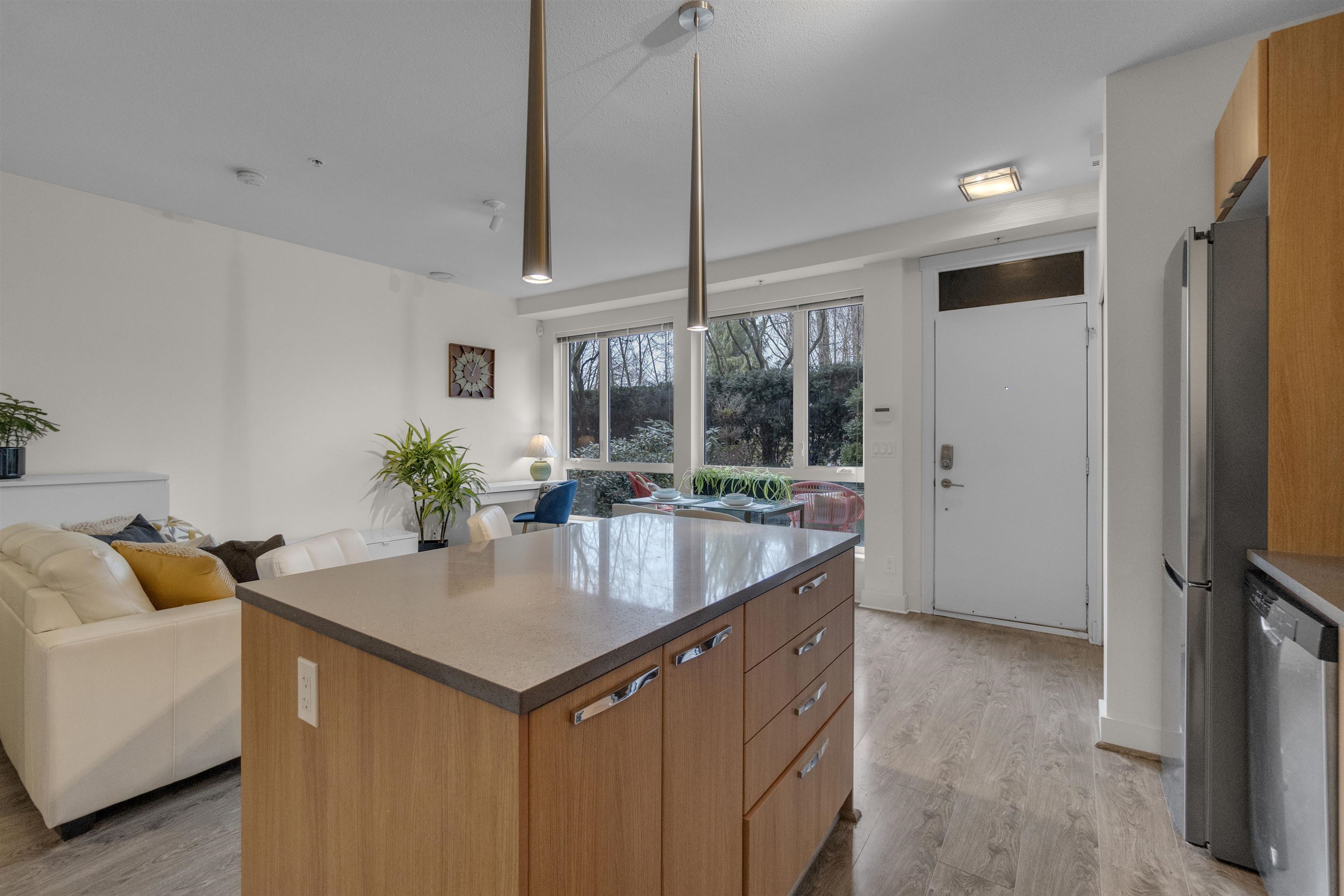 735 W 15th Street 103