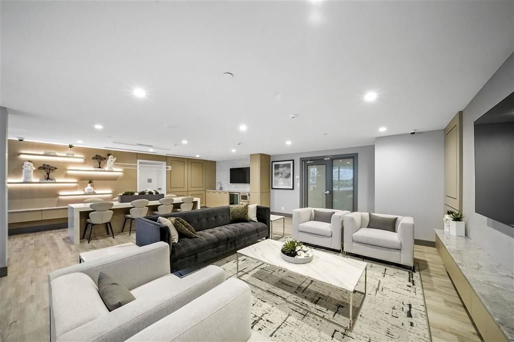 listing image 1109697598348773107