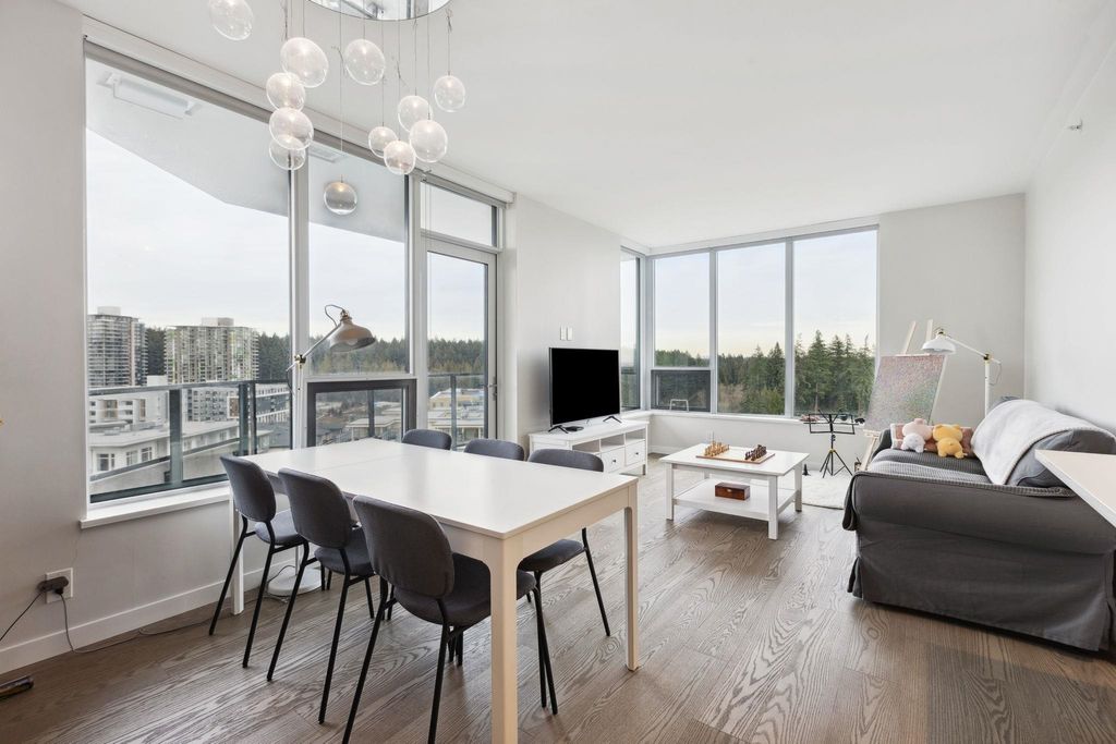 listing image 1102378377342197531