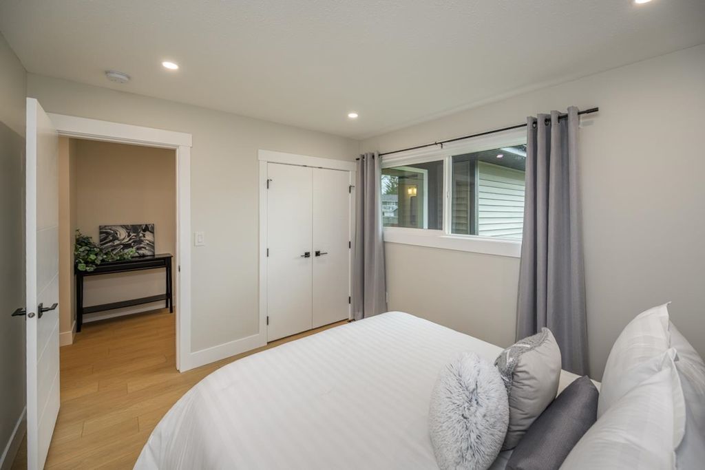 listing image 1102232295224429099