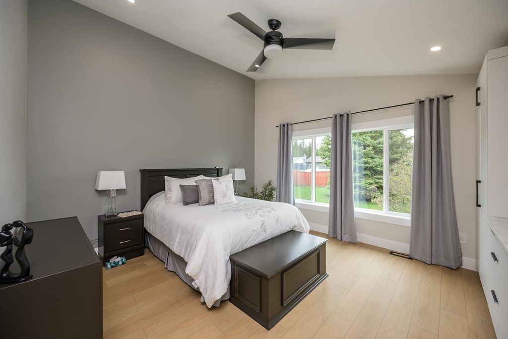 listing image 1107775954187318209