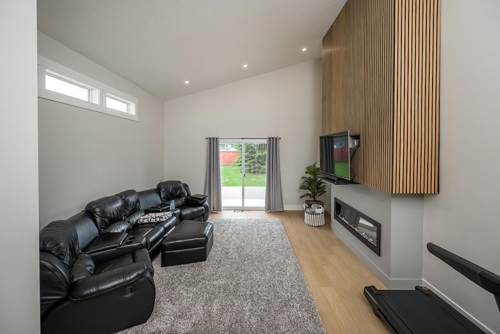 listing image 1102816903322115302