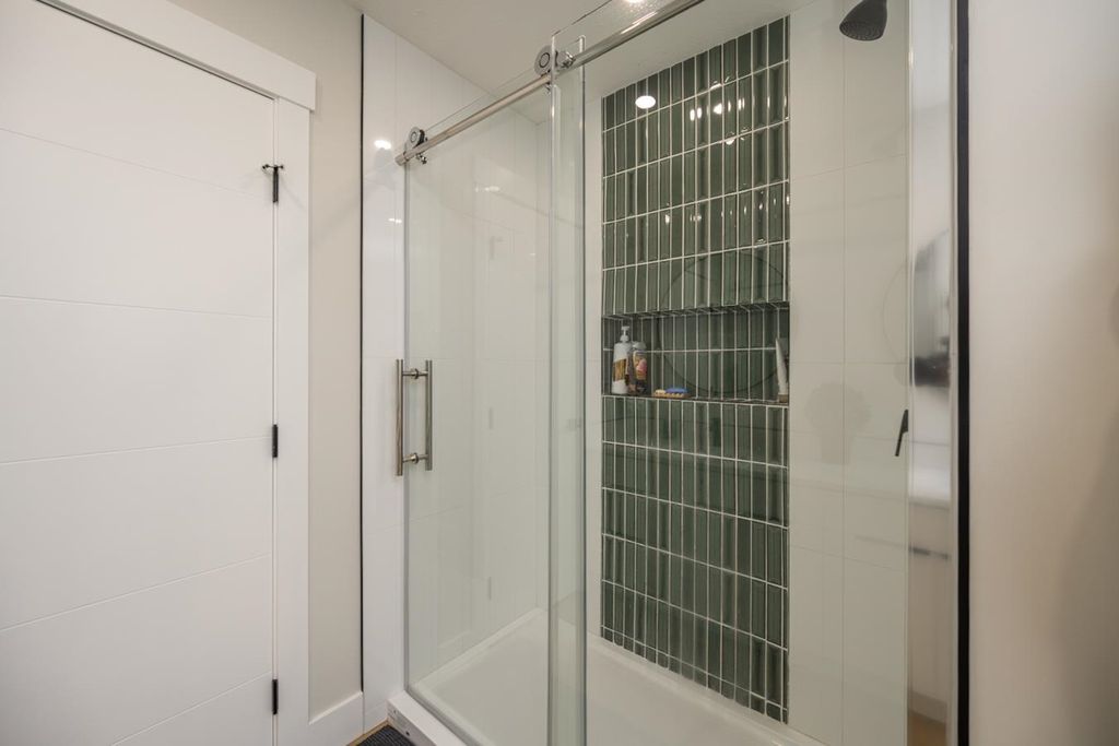 listing image 1105769440514829809