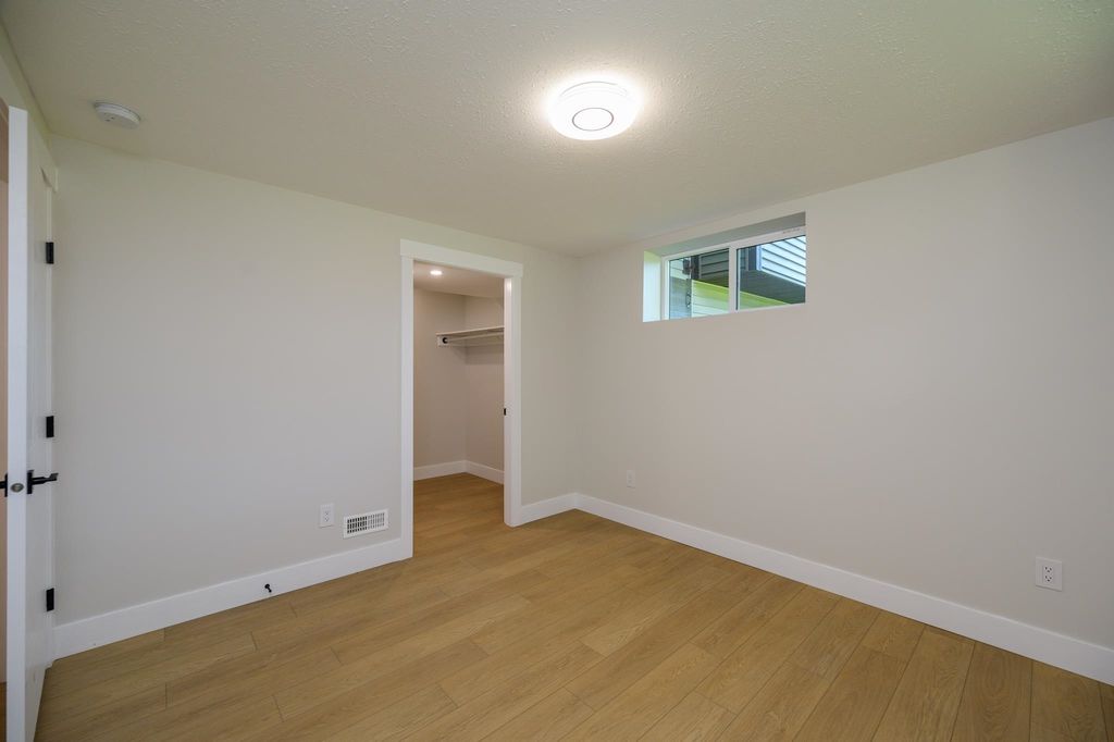 listing image 1107813900807096567