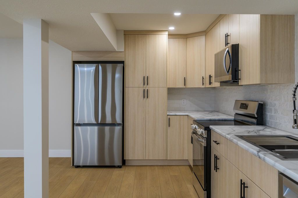 listing image 1106735850711705860